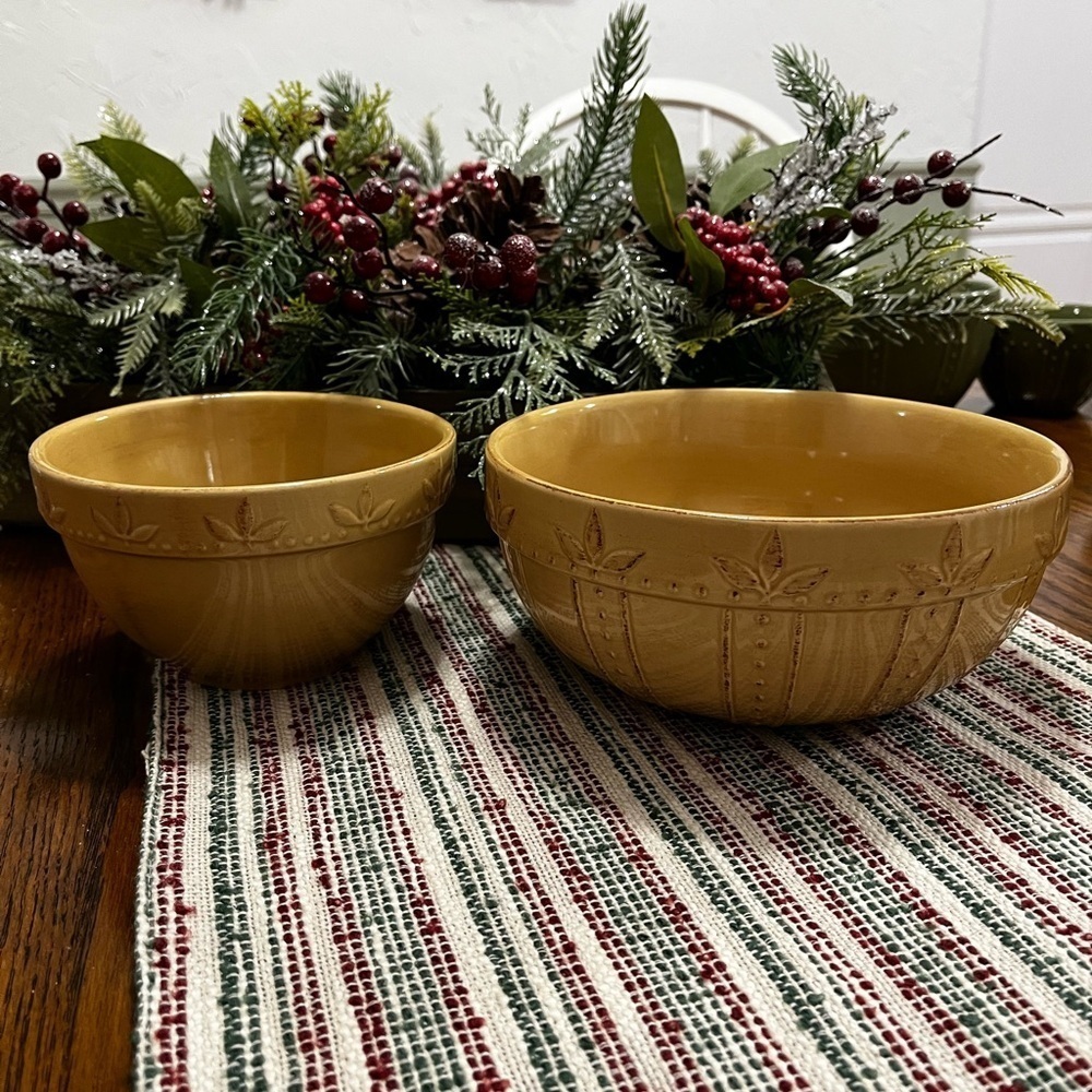 Set of 2- Sorrento - Debby Segura Signature Bowls -6 Inch And 8 Inch Wheat‎ 2001
